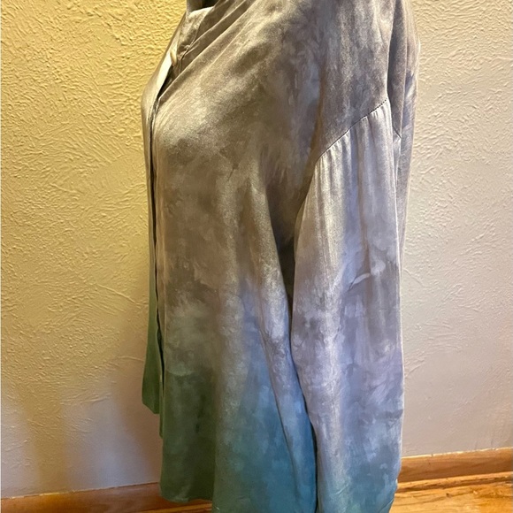 Davi & Dani Button-Up Ombré Blouse, Medium - Picture 3 of 8